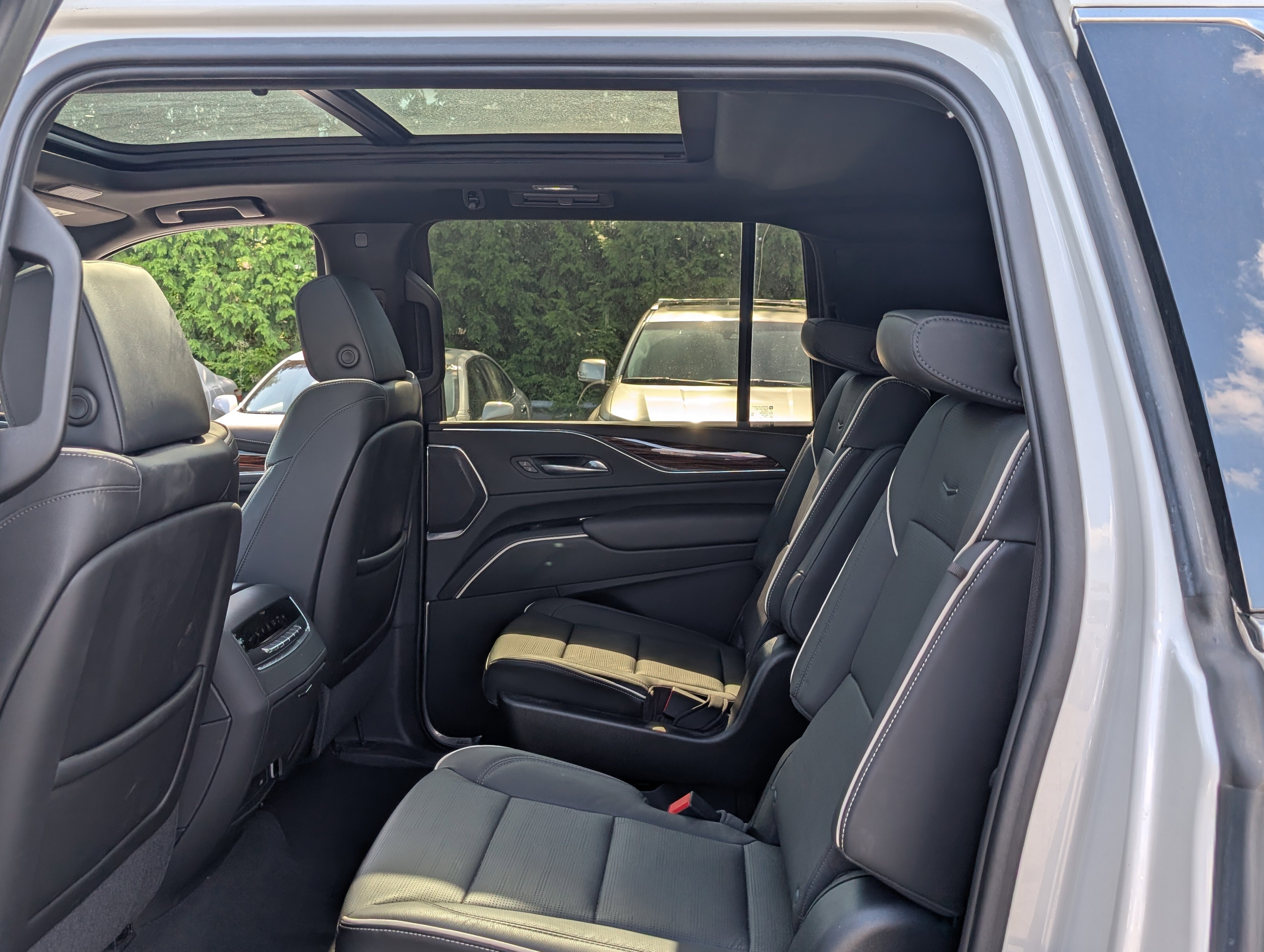 Used 2021 Cadillac Escalade ESV Premium Luxury w/ Performance Package image 15