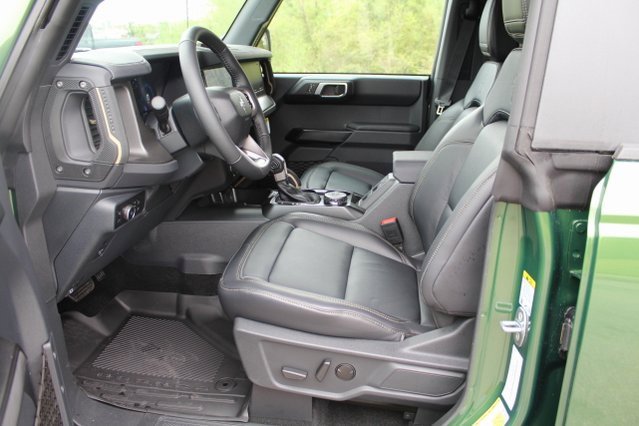 New 2025 Ford Bronco Badlands image 4