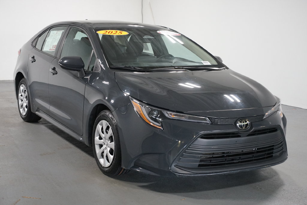 Certified 2025 Toyota Corolla LE FWD image 3