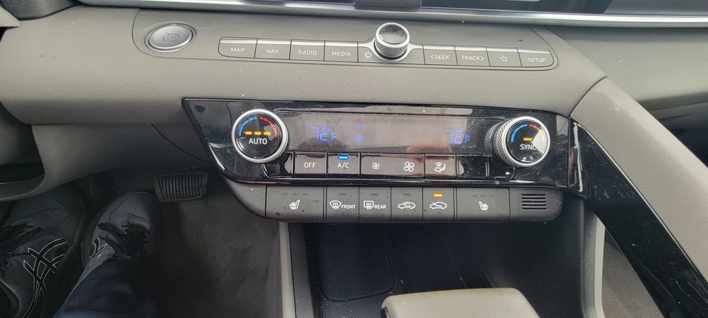 Used 2025 Hyundai Elantra SEL FWD image 21