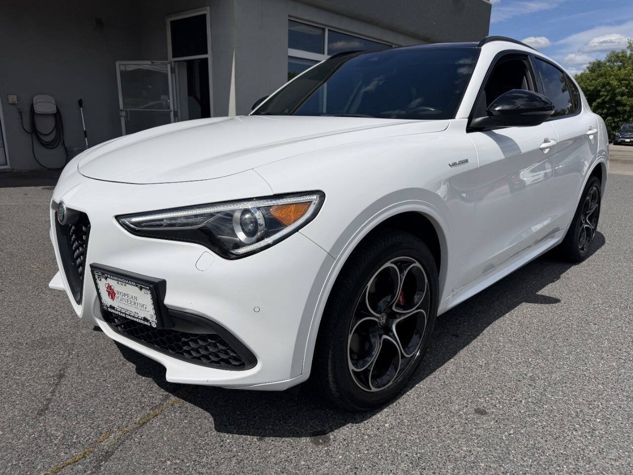Used 2022 Alfa Romeo Stelvio Veloce AWD/4WD image 3