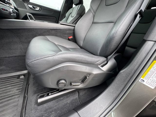 Used 2022 Volvo XC60 B5 Momentum w/ Climate Package AWD/4WD image 36