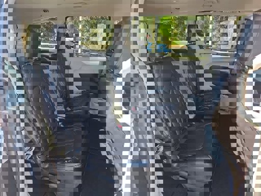 Used 2024 Chrysler Pacifica Touring-L image 16