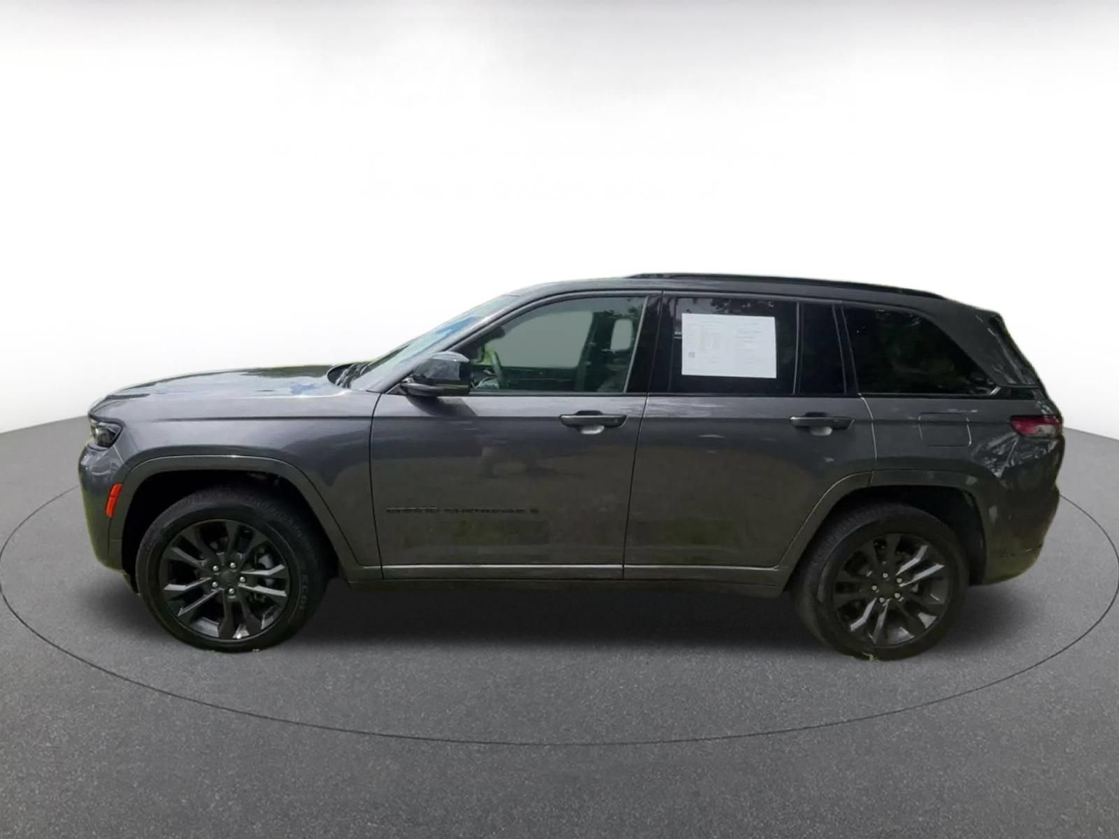 Used 2026 Jeep Grand Cherokee Limited AWD/4WD image 8