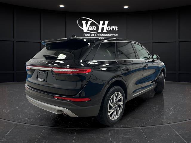 Used 2024 Lincoln Corsair AWD image 3