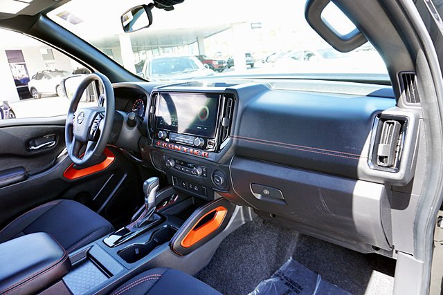 Used 2025 Nissan Frontier Pro-X RWD image 17
