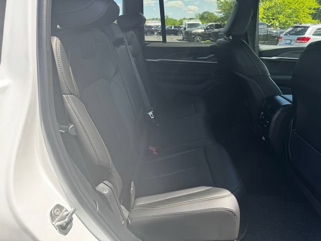 New 2026 Jeep Grand Cherokee Limited AWD/4WD image 16