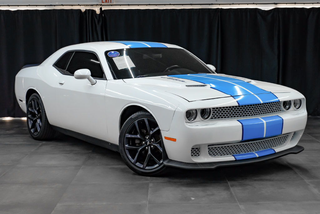 Used 2019 Dodge Challenger SXT w/ Blacktop Package RWD image 6