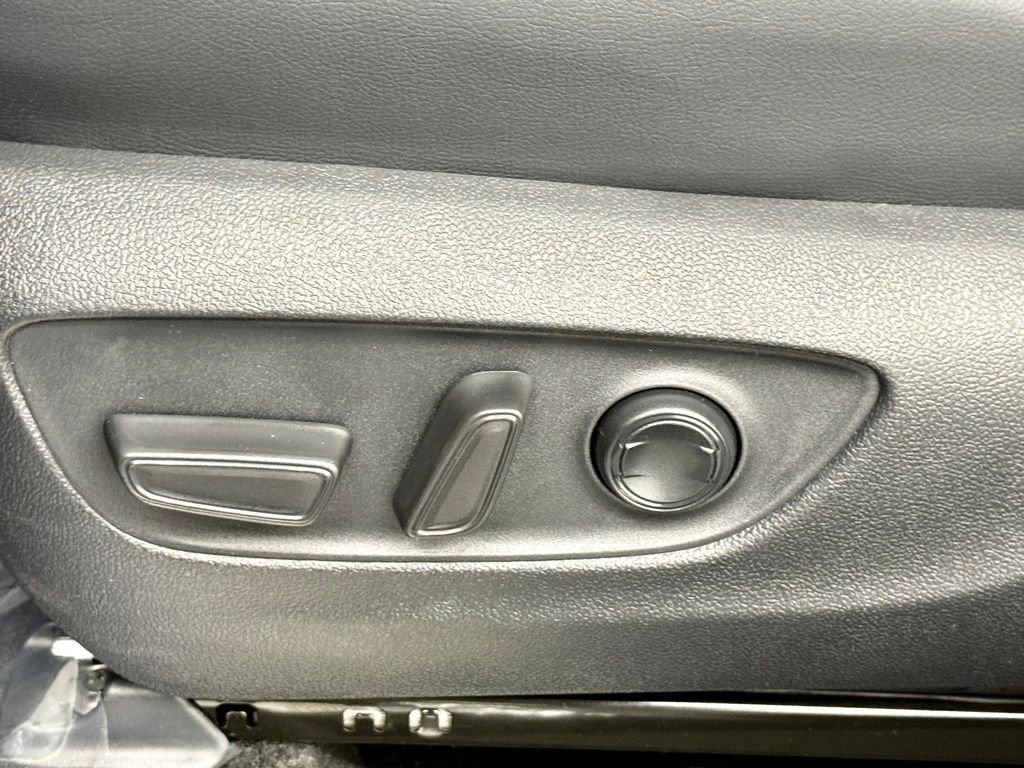 Used 2026 Toyota Highlander Platinum image 21