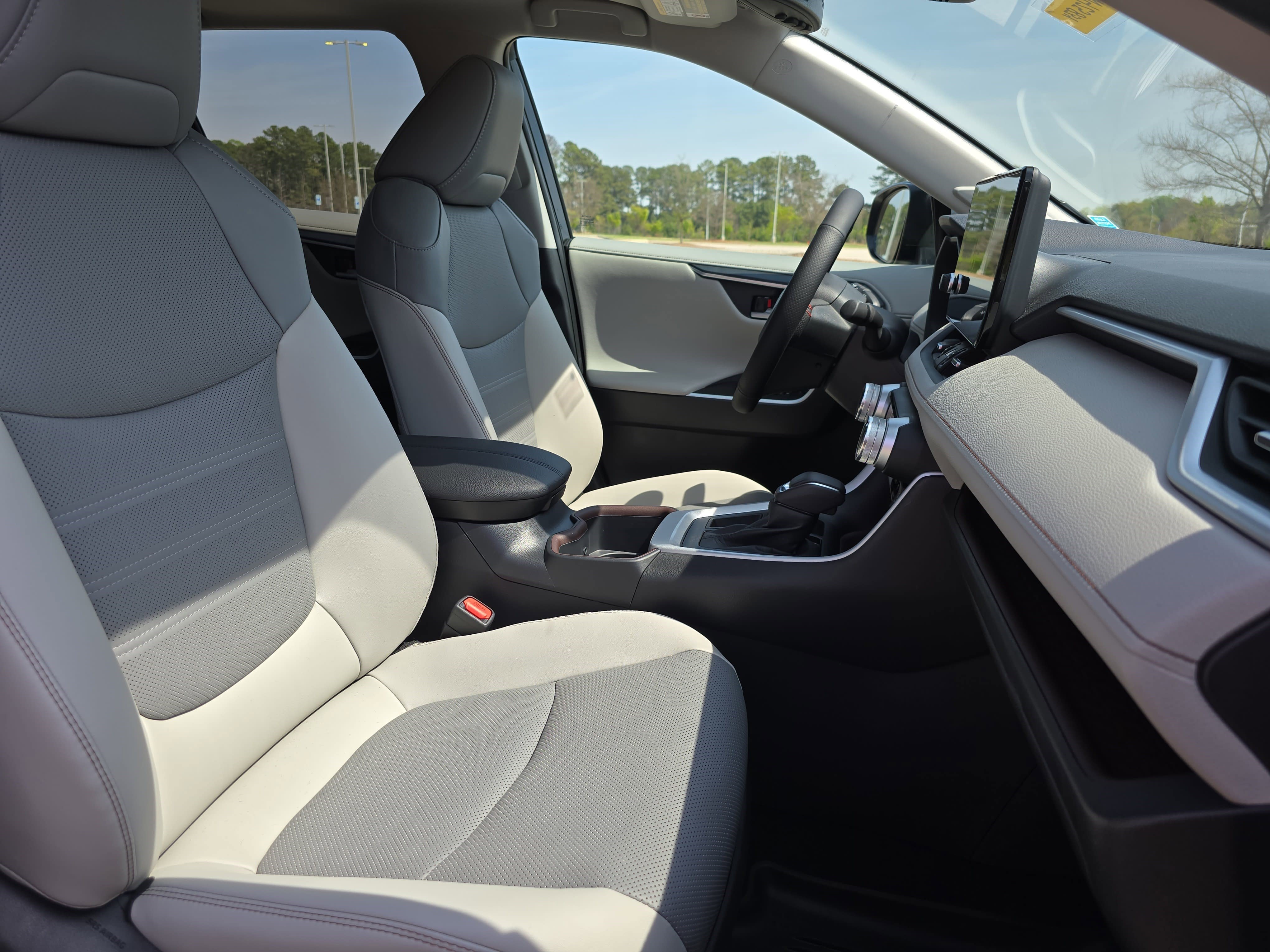 Used 2025 Toyota RAV4 Limited image 10