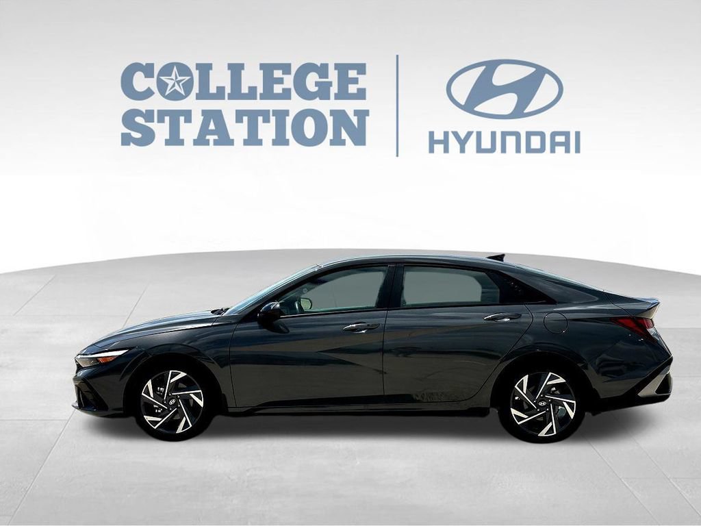 Used 2025 Hyundai Elantra Sport FWD image 7