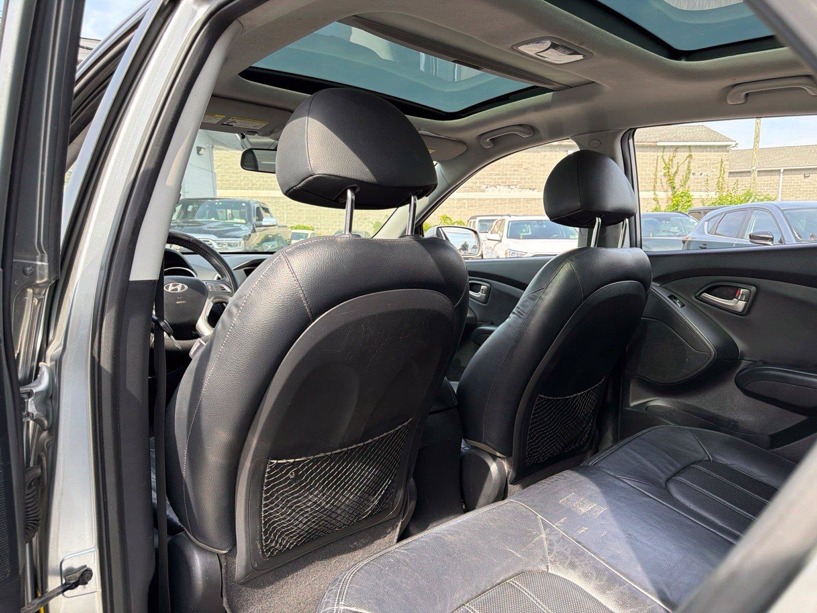 Used 2010 Hyundai Tucson Limited w/ Premium Pkg 4 FWD image 22
