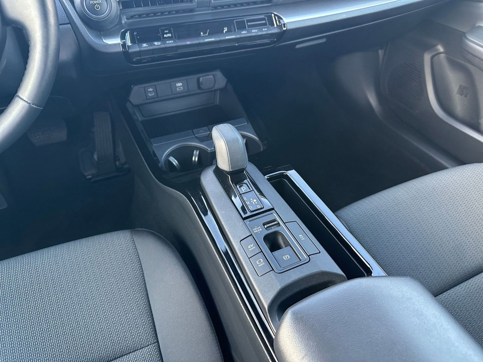 Used 2025 Toyota Prius LE image 39