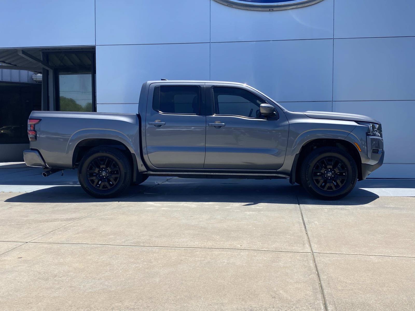 Used 2023 Nissan Frontier SV RWD image 3