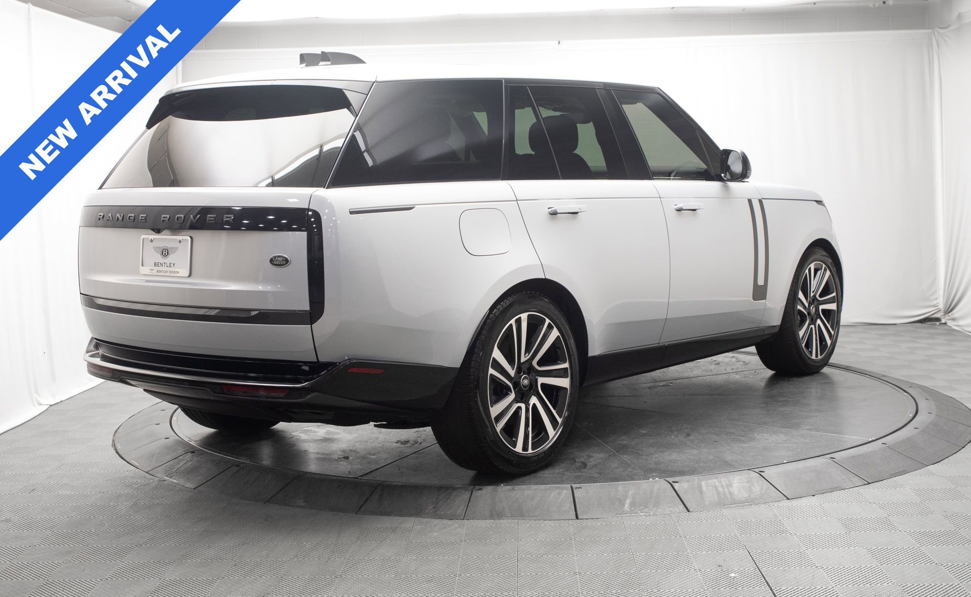 Used 2023 Land Rover Range Rover SE image 3