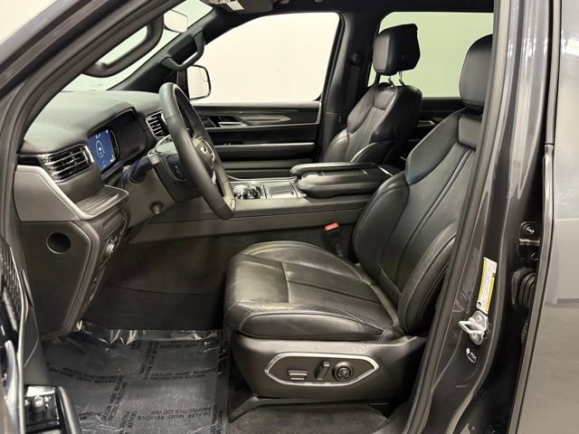 Used 2022 Jeep Wagoneer Series III w/ Premium Group I AWD/4WD image 14