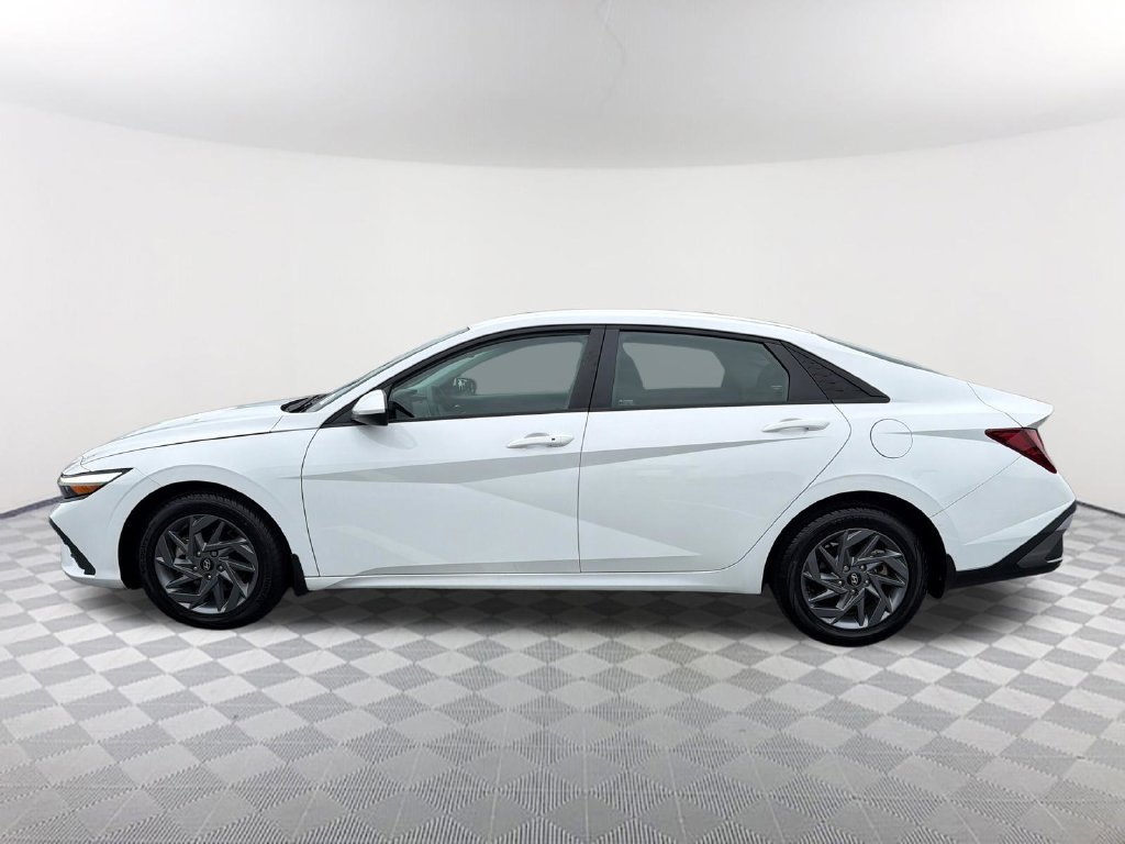 Used 2024 Hyundai Elantra SEL FWD image 8