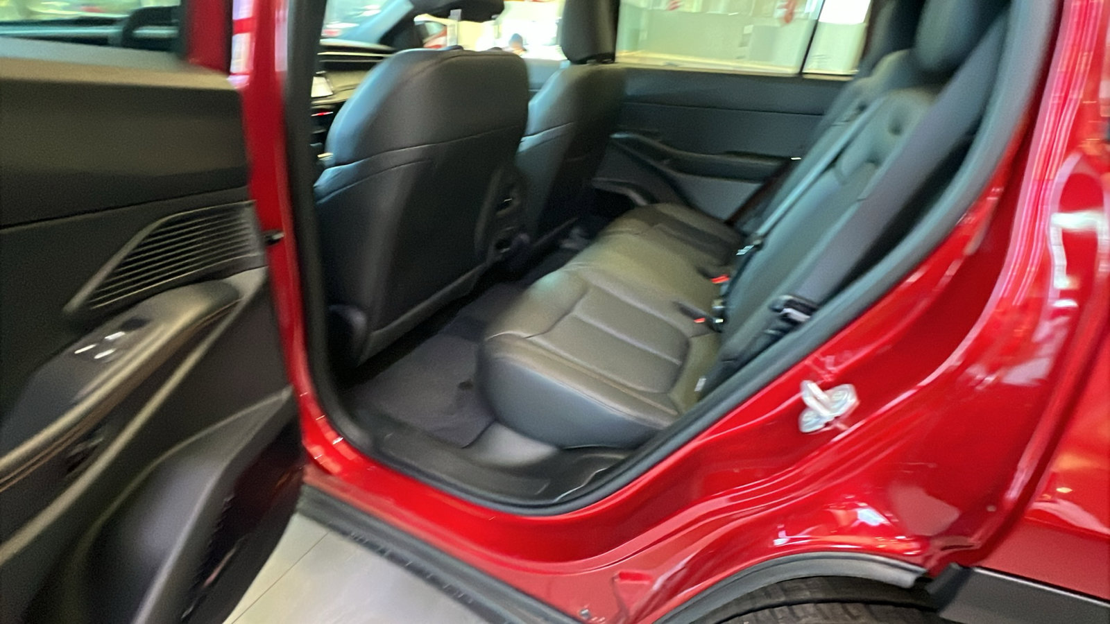 New 2026 Jeep Cherokee Overland image 19