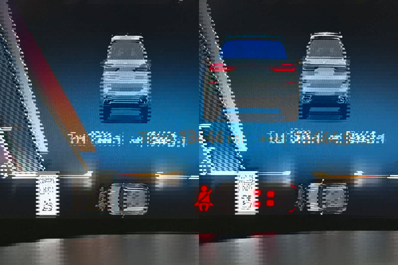 Certified 2024 BMW X7 xDrive40i w/ M Sport Package image 26