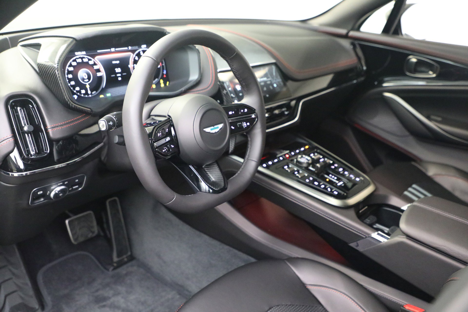 New 2026 Aston Martin DBX 707 image 18