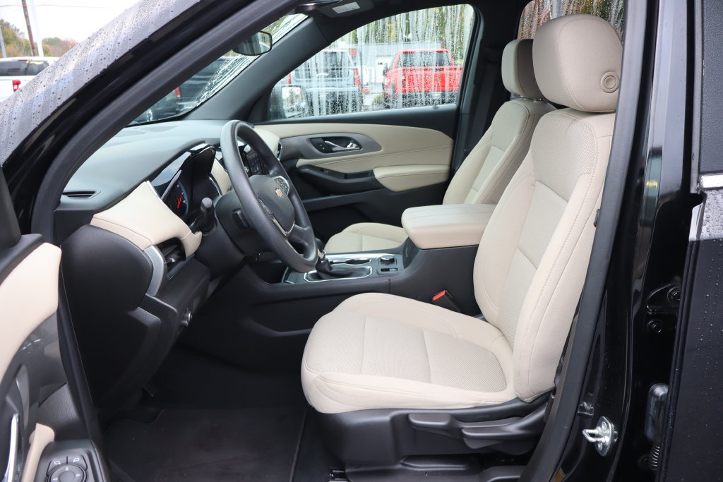 Used 2023 Chevrolet Traverse LS AWD/4WD image 5