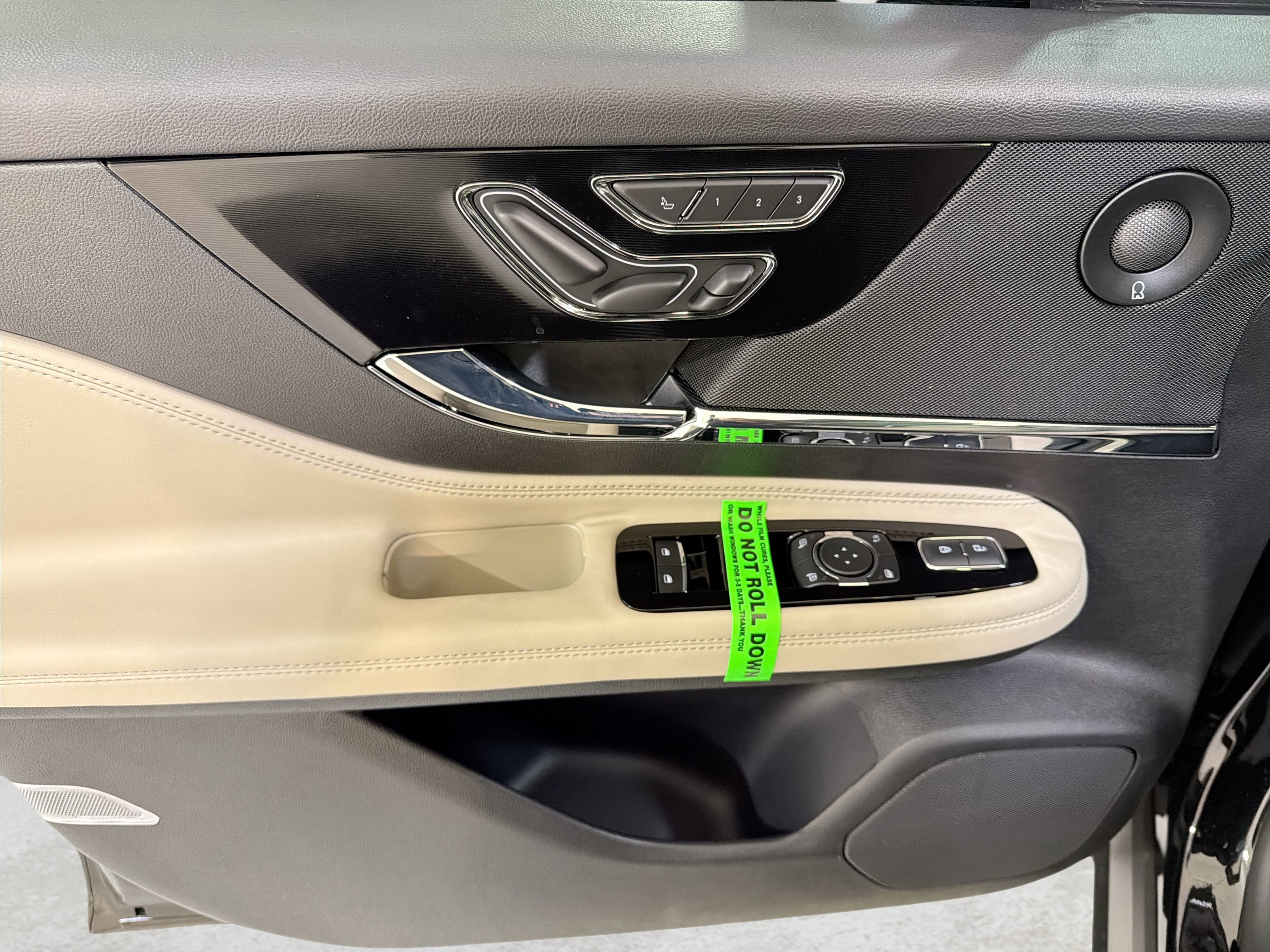 New 2026 Lincoln Corsair Reserve FWD image 12