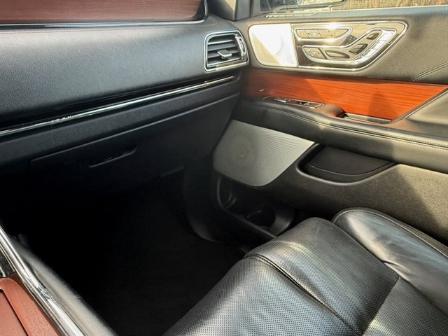 Used 2020 Lincoln Navigator Reserve w/ Luxury Package image 29