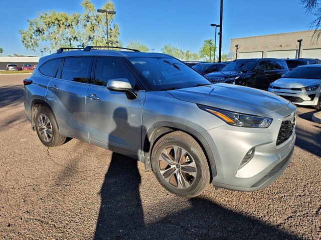 Used 2022 Toyota Highlander XLE FWD image 6