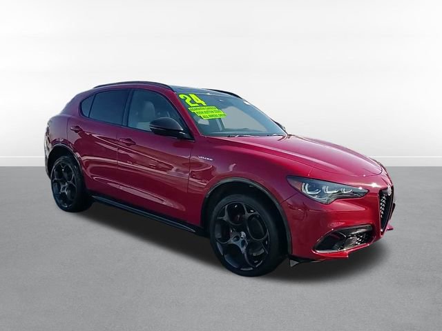 Used 2024 Alfa Romeo Stelvio Veloce AWD/4WD image 3