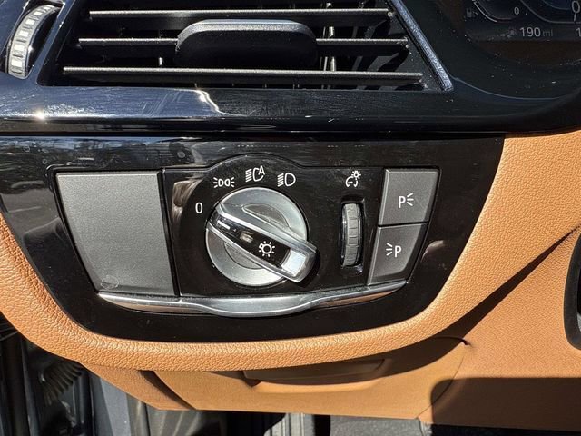 Used 2022 BMW 530e w/ Premium Package image 33