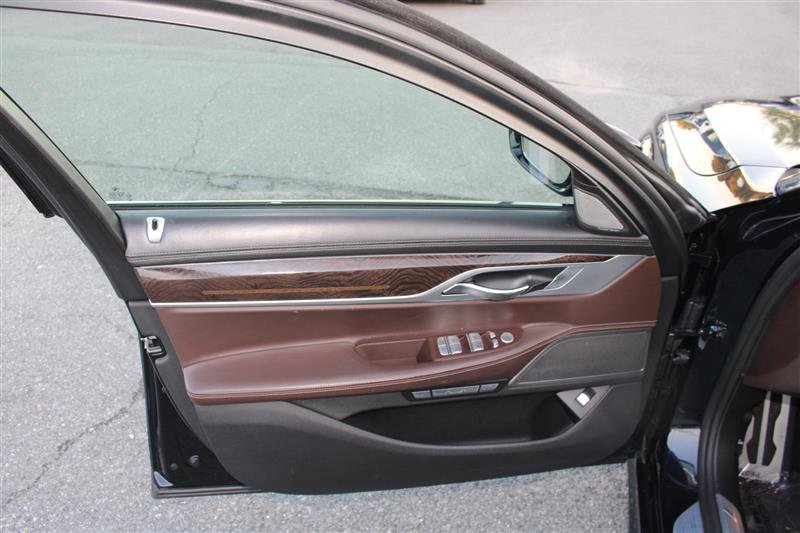 Used 2018 BMW 750i xDrive image 6