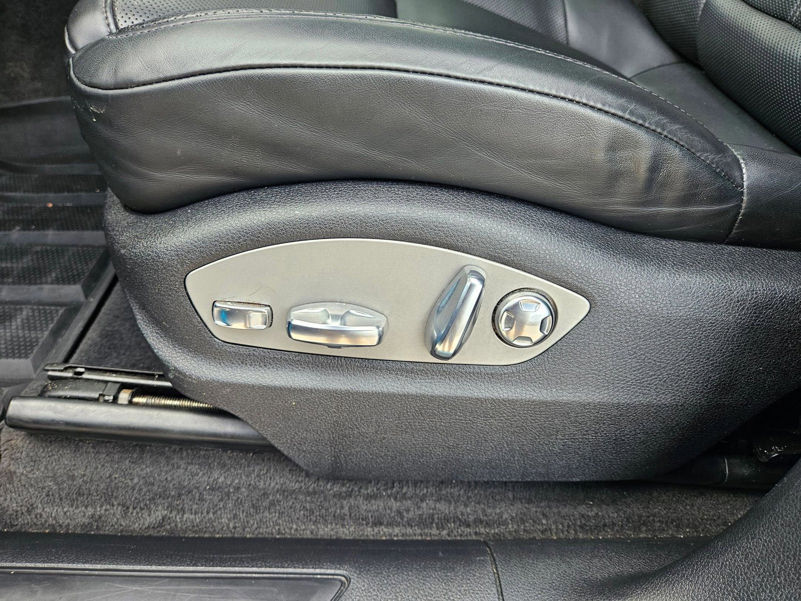 Used 2023 Porsche Macan AWD/4WD image 26