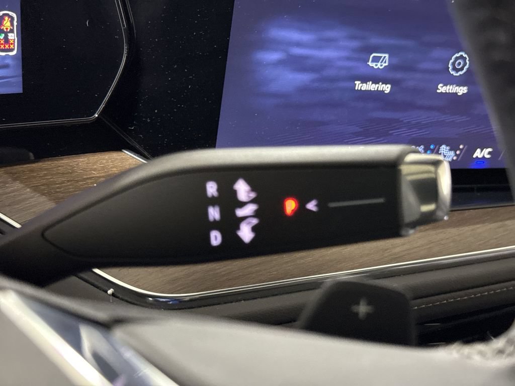 New 2026 Chevrolet Tahoe High Country AWD/4WD image 18