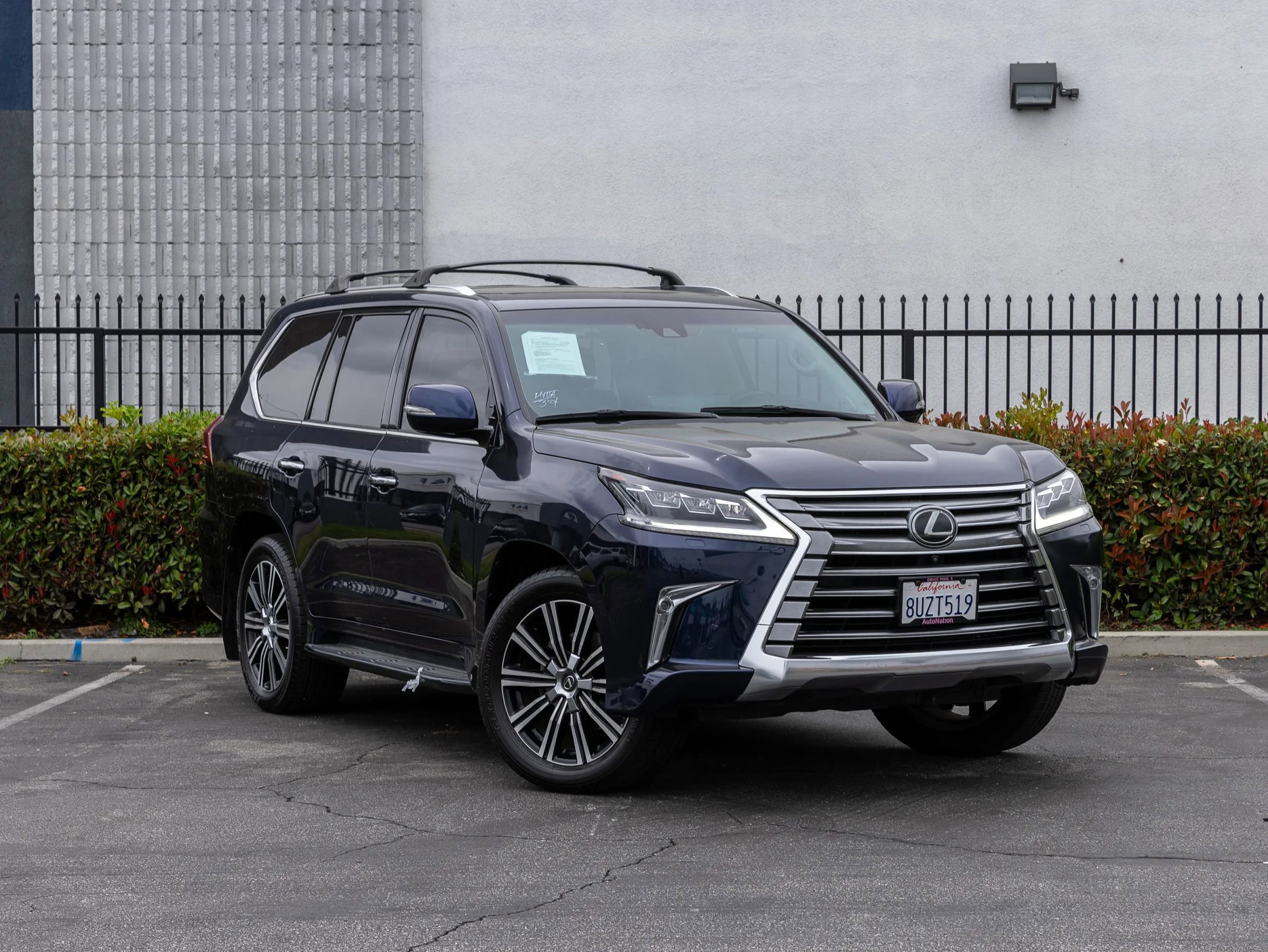 Used 2021 Lexus LX 570 4WD w/ Luxury Package image 4