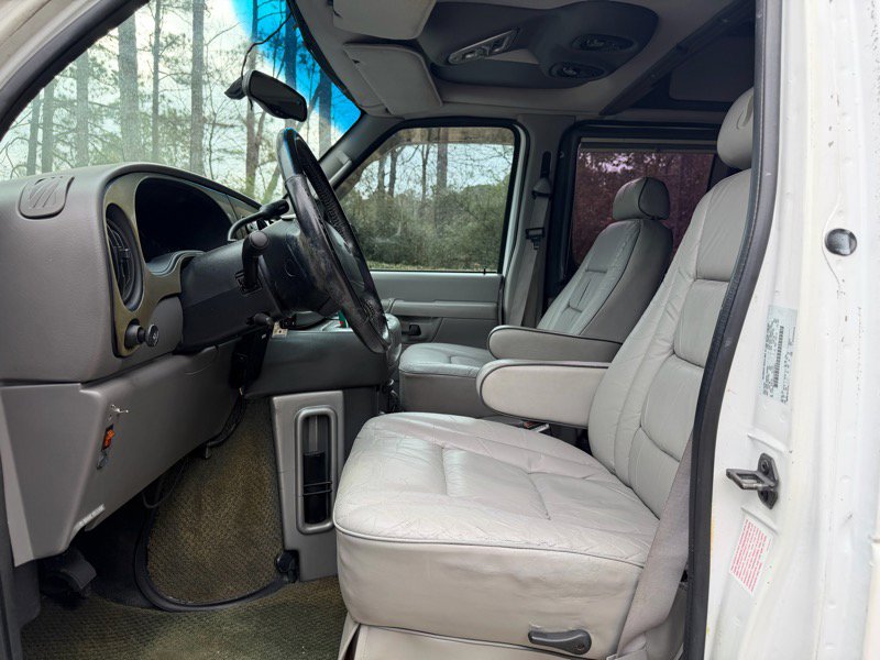 Used 2002 Ford E-150 and Econoline 150 image 17