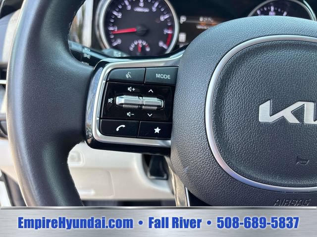 Used 2024 Kia Carnival EX FWD image 21