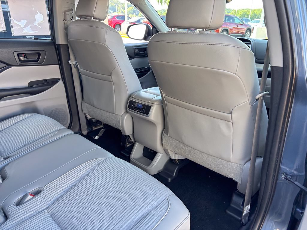 Used 2019 Toyota Highlander Plus AWD/4WD image 41