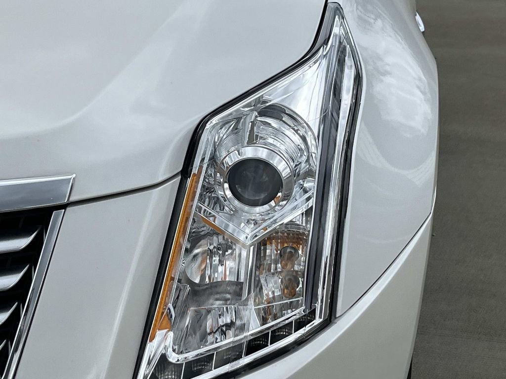 Used 2016 Cadillac SRX Luxury w/ Driver Awareness Package image 9