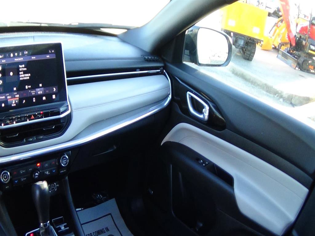 Used 2024 Jeep Compass Limited w/ Sun and Sound Group image 16