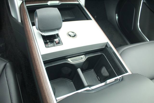 New 2026 Land Rover Range Rover SE image 15