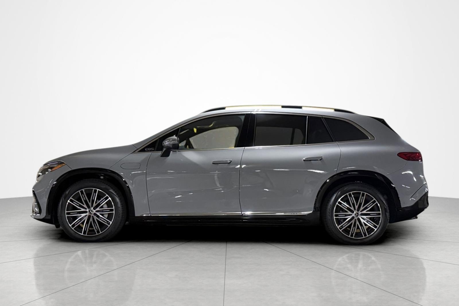 New 2026 Mercedes-Benz EQS 550 4MATIC SUV image 2