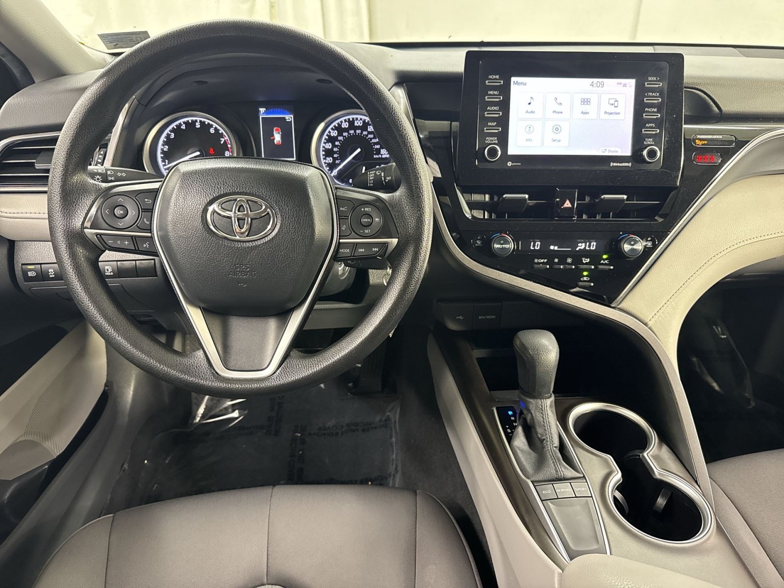 Used 2024 Toyota Camry LE FWD image 34