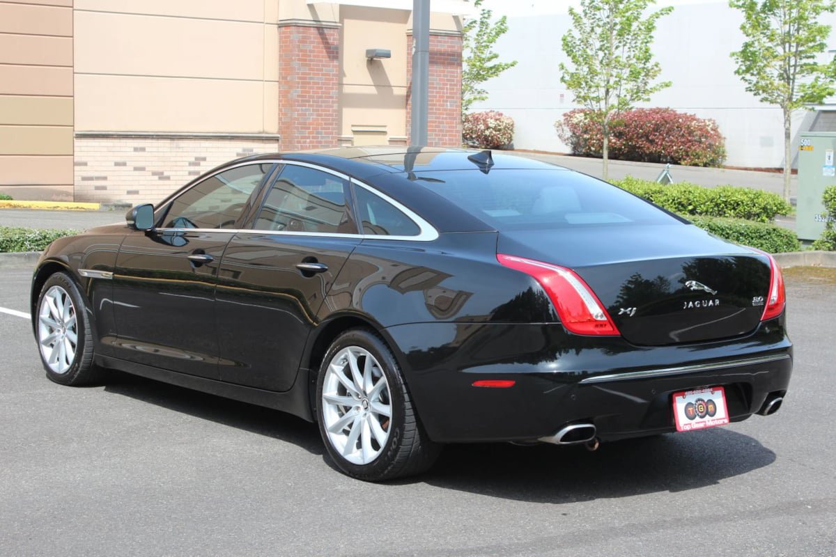 Used 2013 Jaguar XJ AWD image 3