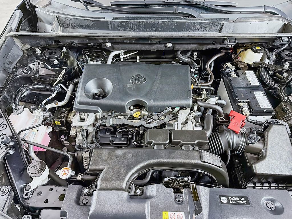 Used 2021 Toyota RAV4 LE image 14