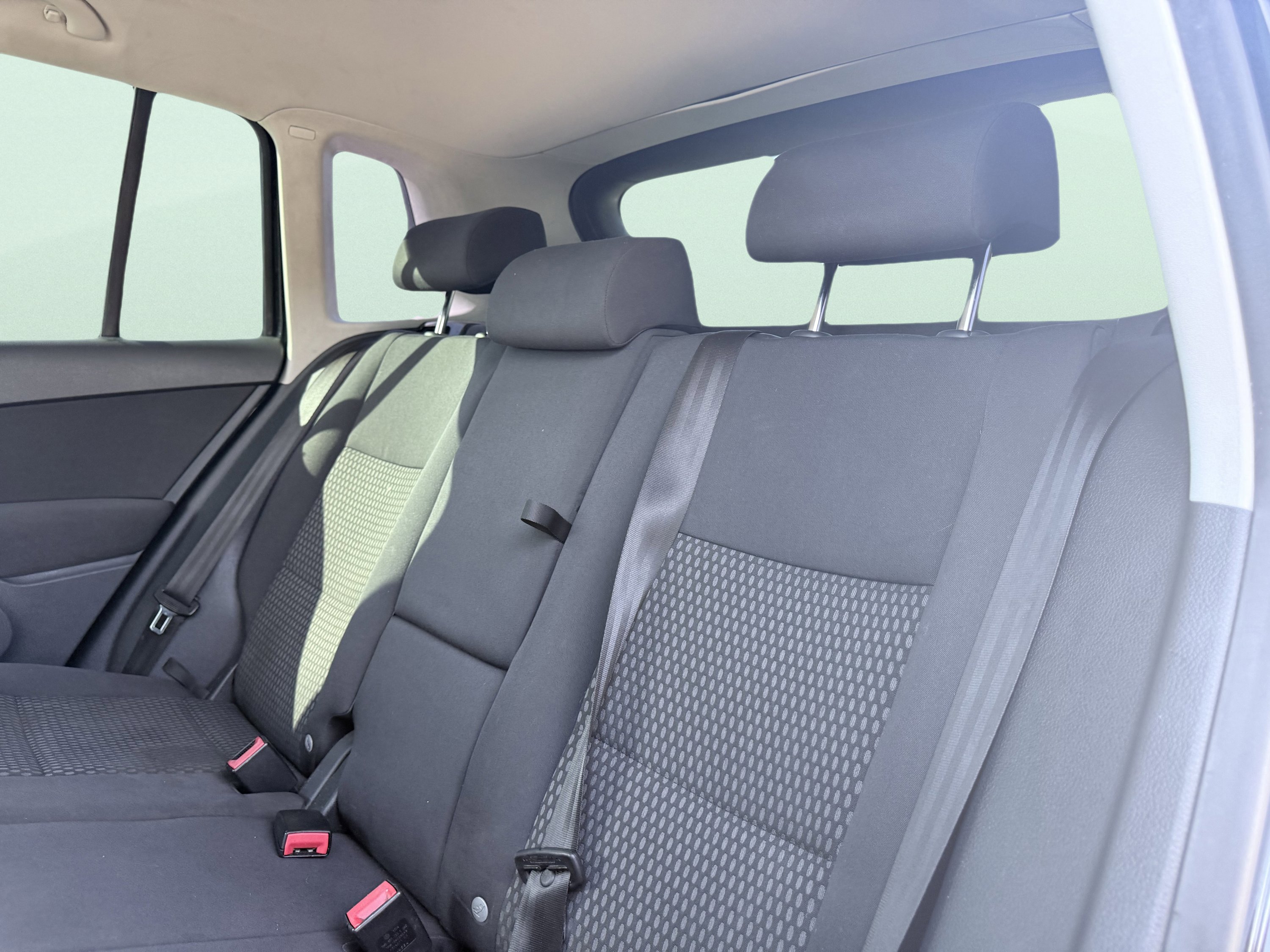 Used 2011 Volkswagen Tiguan S image 31