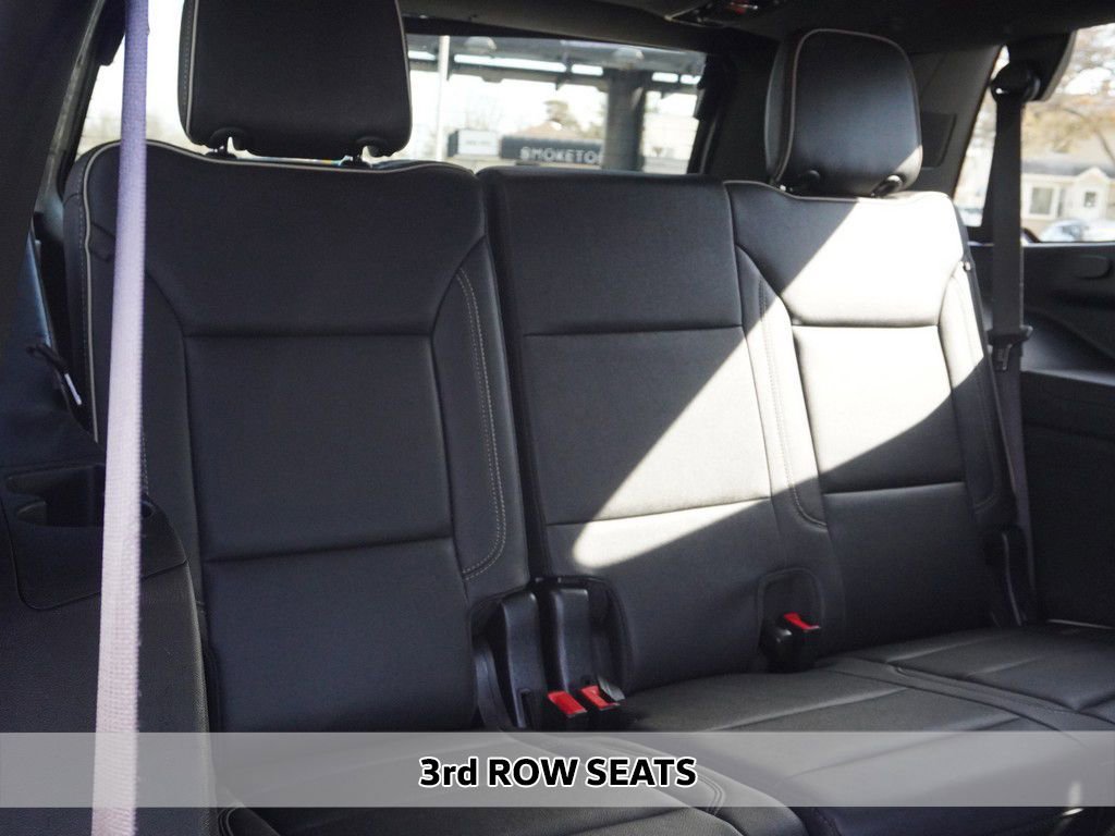 Used 2023 GMC Yukon SLT w/ SLT Premium Package image 13