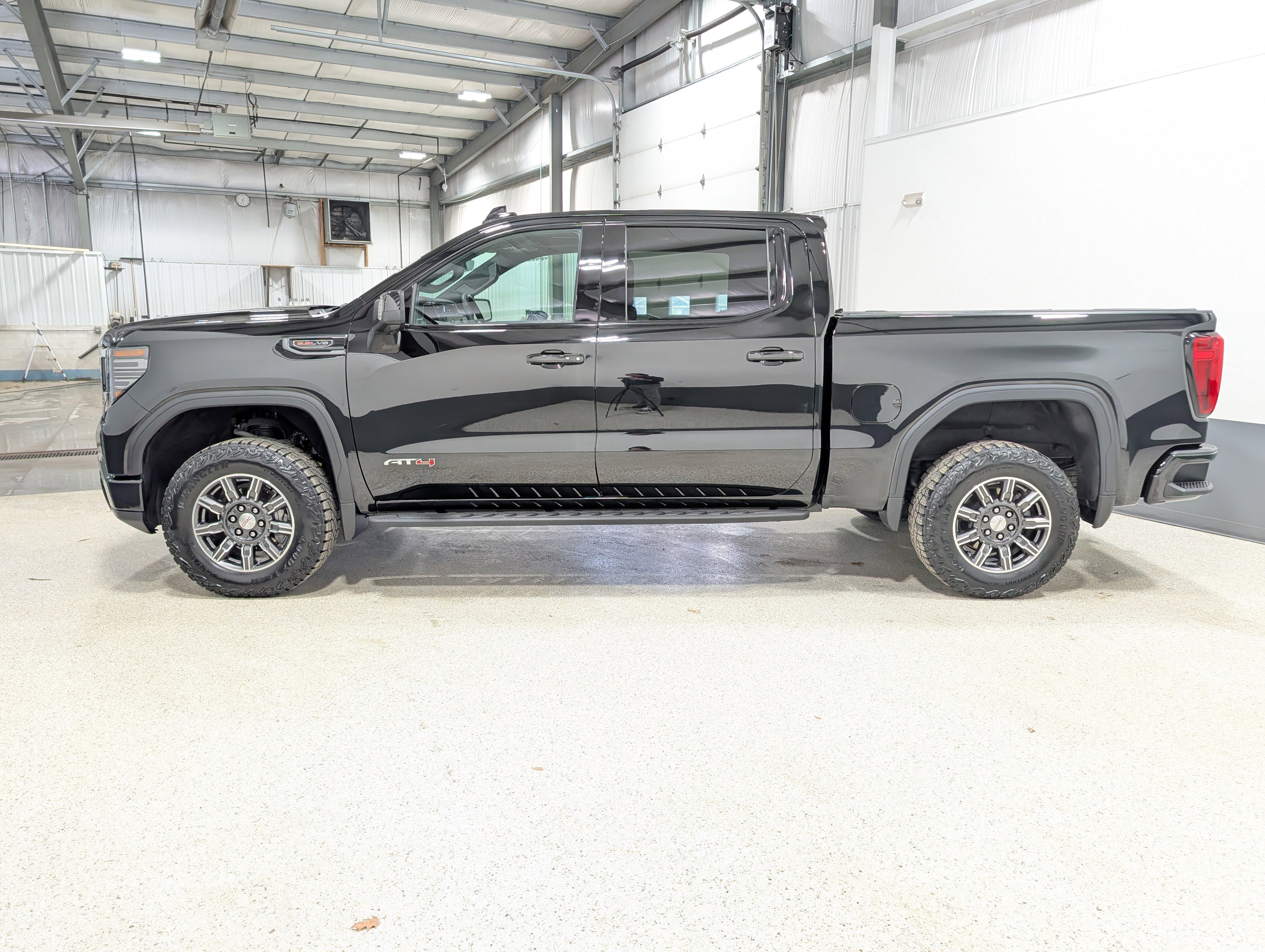 Used 2024 GMC Sierra 1500 AT4 w/ Technology Package image 6