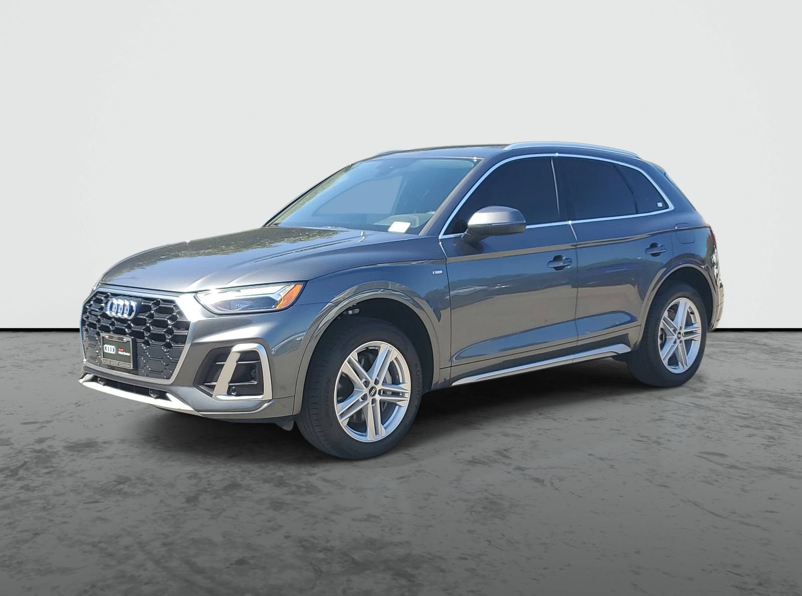Used 2024 Audi Q5 e Premium w/ Convenience Package AWD/4WD image 2