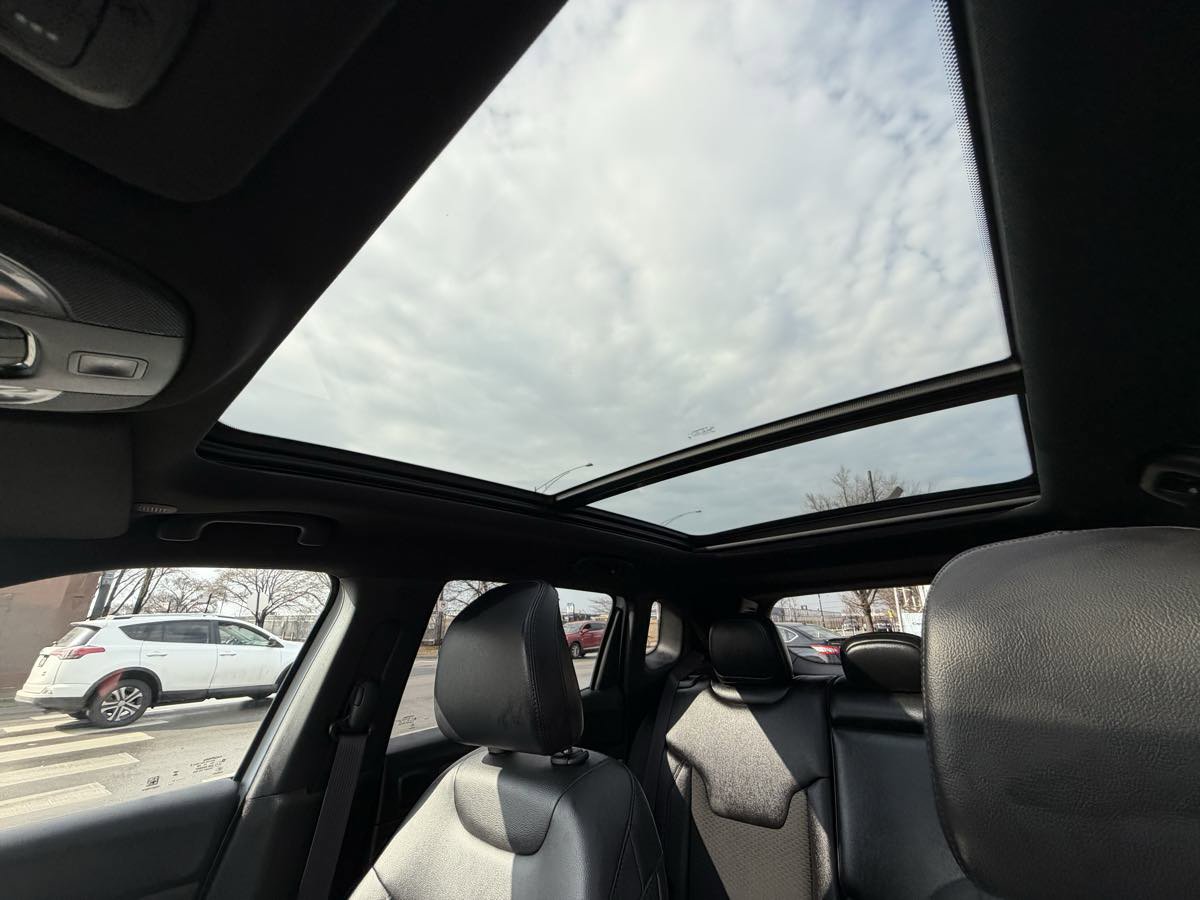 Used 2024 Jeep Compass Latitude w/ Sun and Sound Group image 35