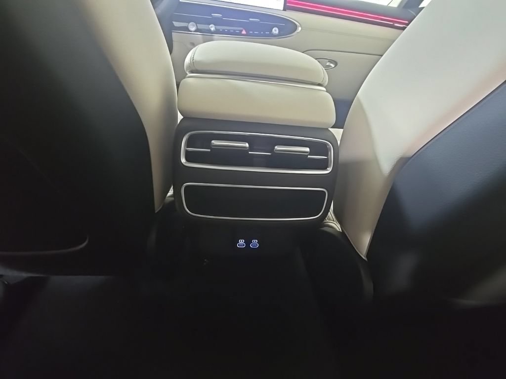 New 2027 Genesis GV70 2.5T Select AWD/4WD image 32